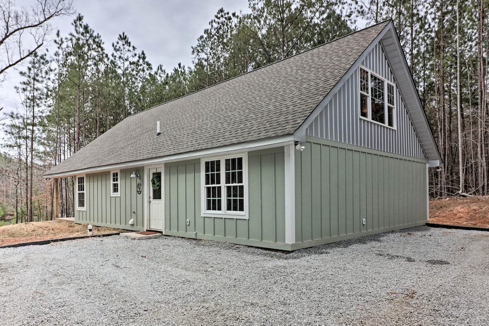 NEW! Chic Heflin Cabin with pond views and gaming loft