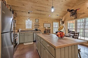Fridge, microwave, stovetop, dishwasher - Peaceful Family Cabin on 10 Acres w/ Game Room! (Heflin)