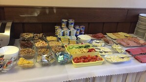Free daily buffet breakfast  - Hotel Slavie Česká Kamenice (Ceska Kamenice)