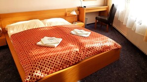 Family Room | Cots/infant beds, rollaway beds, free WiFi, bed sheets - Hotel Slavie Česká Kamenice (Ceska Kamenice)