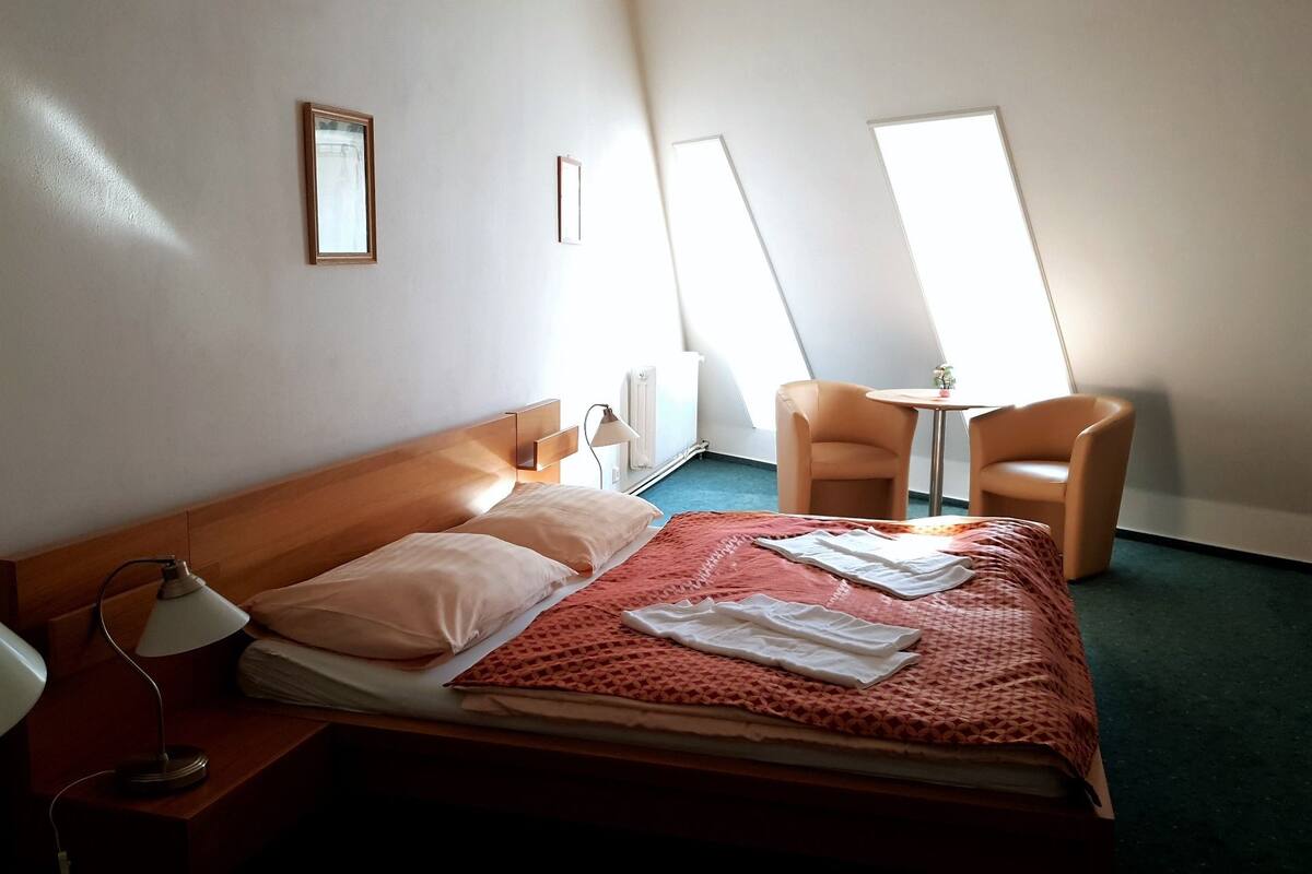 Cots/infant beds, rollaway beds, free WiFi, bed sheets