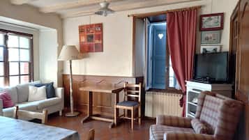 Een televisie, een dvd-speler en boeken