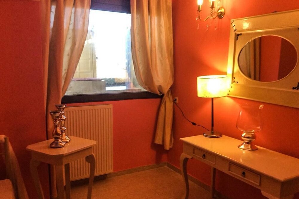golden brown is a luxury guesthouse very close to Meteora