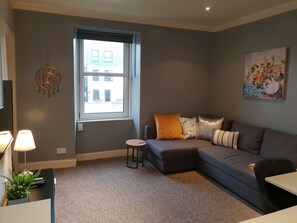 Smart TV - Modern Broughton Apartment  - Walk to City Centre & St James Quarter (Edinburgh)
