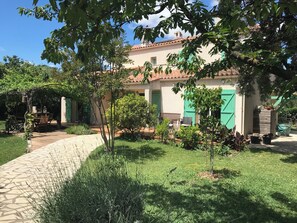 Terrace/patio - Villa with private pool, large enclosed garden, beaches 25mn away,10 pers (Castries)