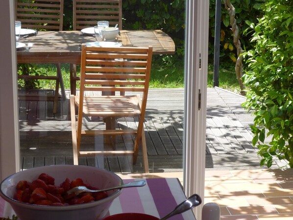 Outdoor dining - Villa with private pool, large enclosed garden, beaches 25mn away,10 pers (Castries)