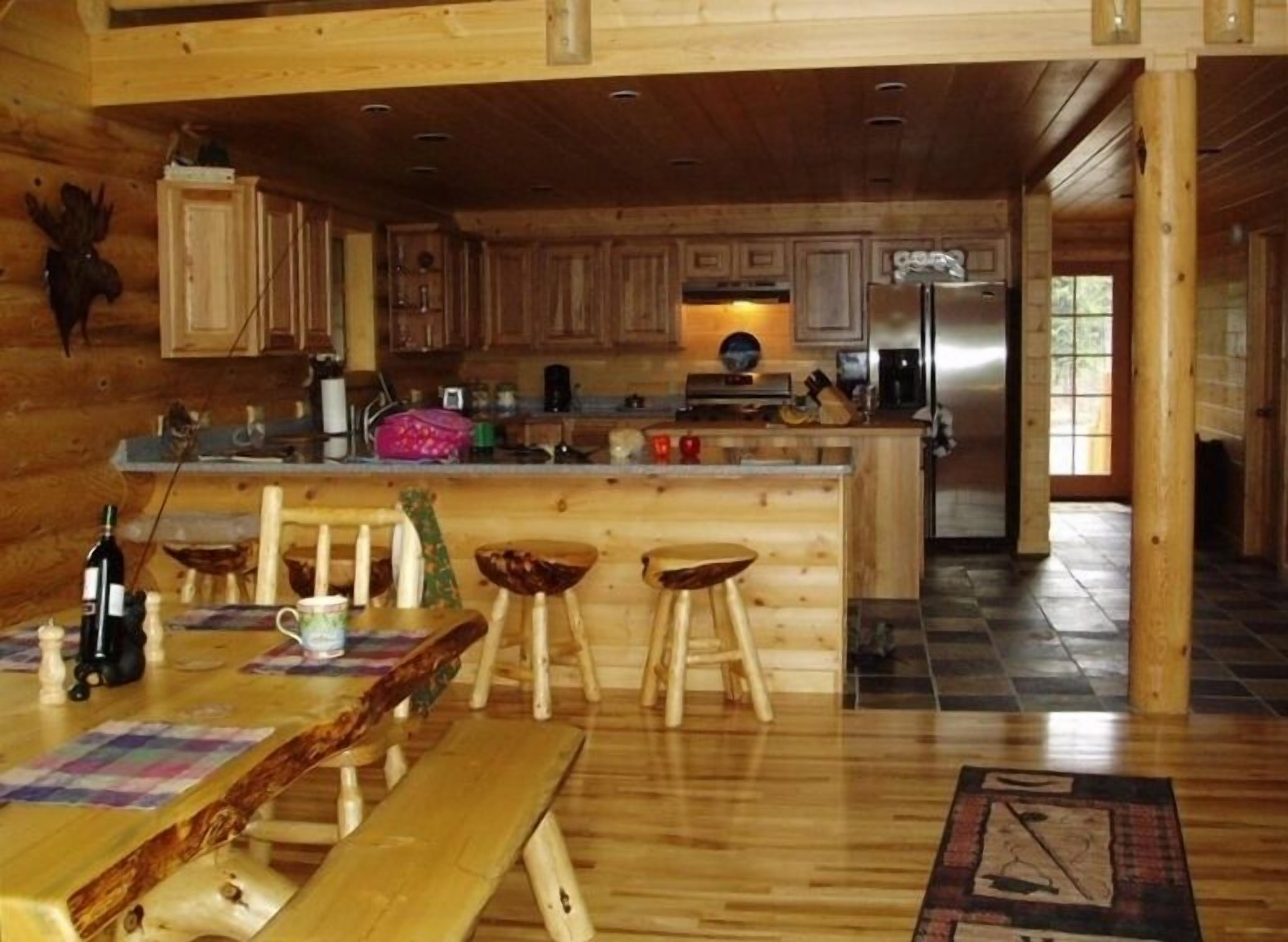 Luxury Kenai River Front Lodge, private fishing ramp, owner assisted activities.