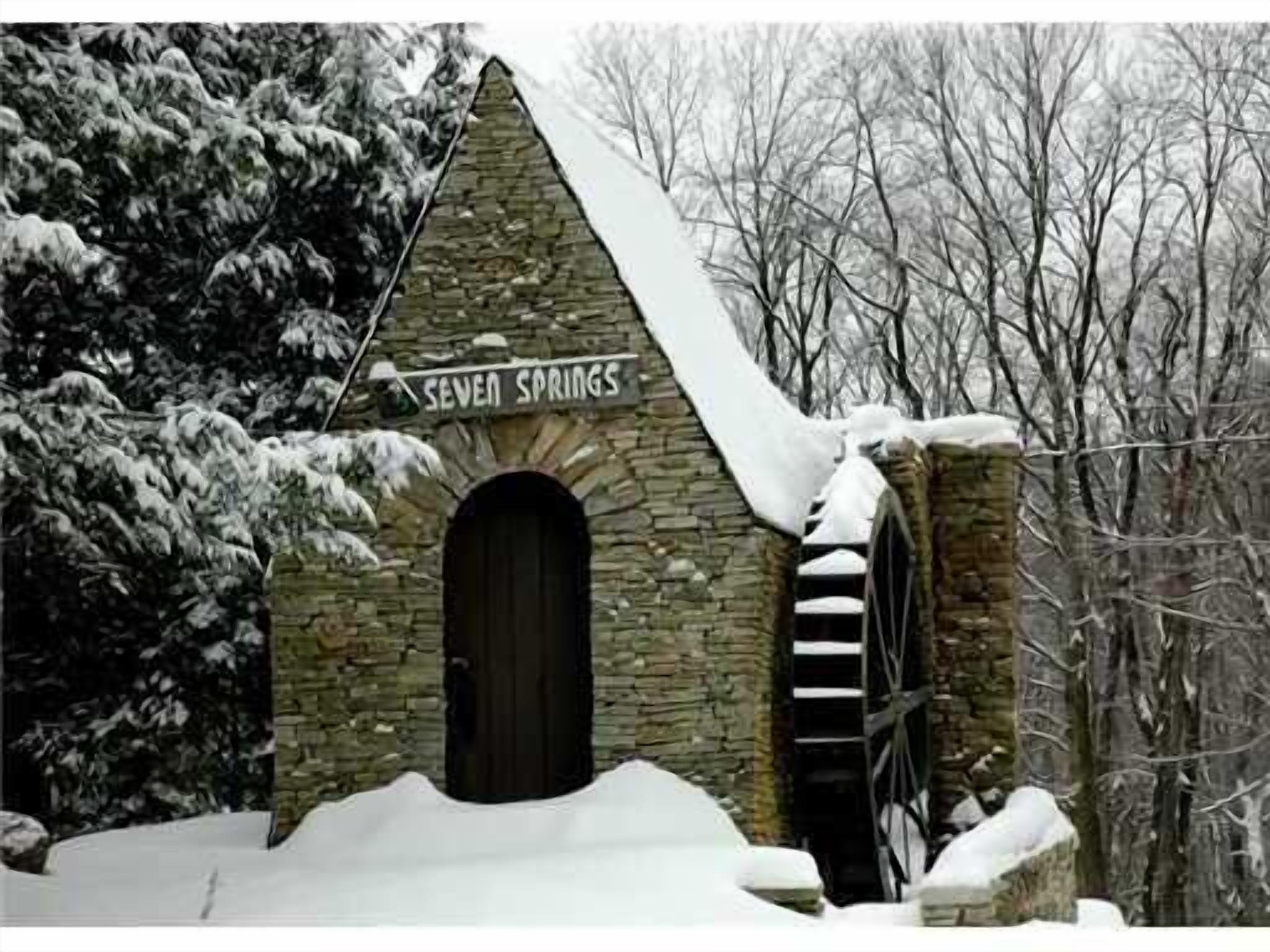 Water Wheel at the entrance of 7 Springs