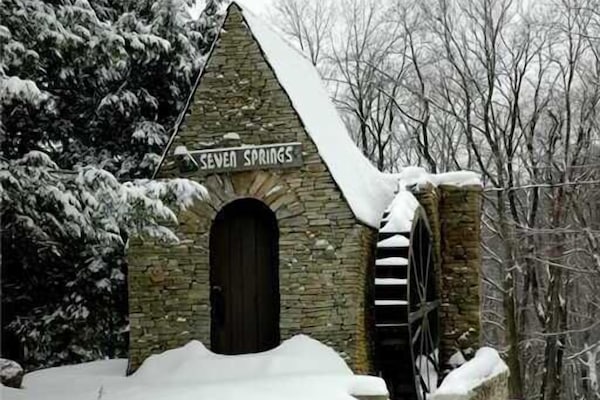 Water Wheel at the entrance of 7 Springs
