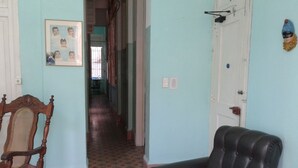Interior entrance - SraLabarta (Havana)