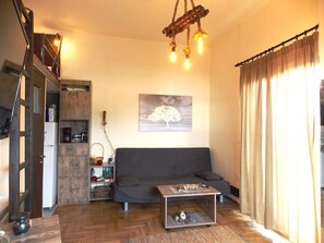 TV, stereo - Athens Be my guest!!❤️️ enjoy the sun☀️next ro everything. (Athens)