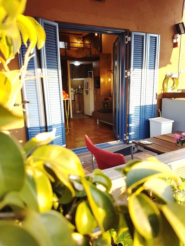 Terrace/patio - Athens Be my guest!!❤️️ enjoy the sun☀️next ro everything. (Athens)