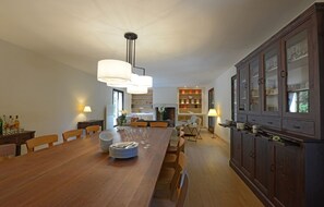 Dining -  Big pool (19m) - large beds - noiseless AIRCON- fast internet-BBQ  - EV charger (Cagnes-Sur-Mer)