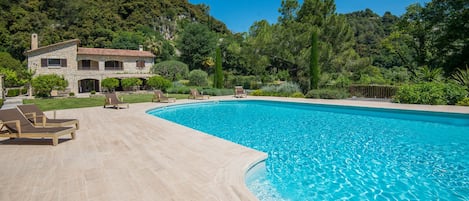 Piscine extérieure