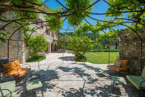 Big pool/noiseless AIRCON/quality mattresses/WIFI/BBQ/boccia/table tennis/pizza!