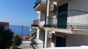 Exterior - Comfort apartmant with terrace, sea view and pool near beach (Podstrana)