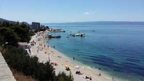 Beach - Comfort apartmant with terrace, sea view and pool near beach (Podstrana)