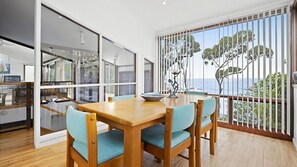 Dining - Baringa Crescent Clifftop Living (Lilli Pilli)