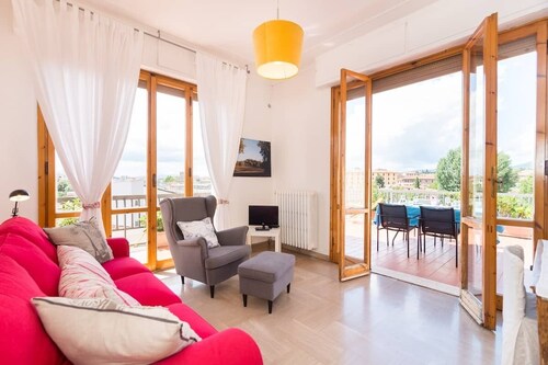 Apartment with beautiful terrace in Florence