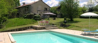 Volledig afgelegen stenen huisje met privézwembad, 2 hectare tuin en bos