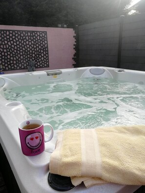 Bain à remous extérieur