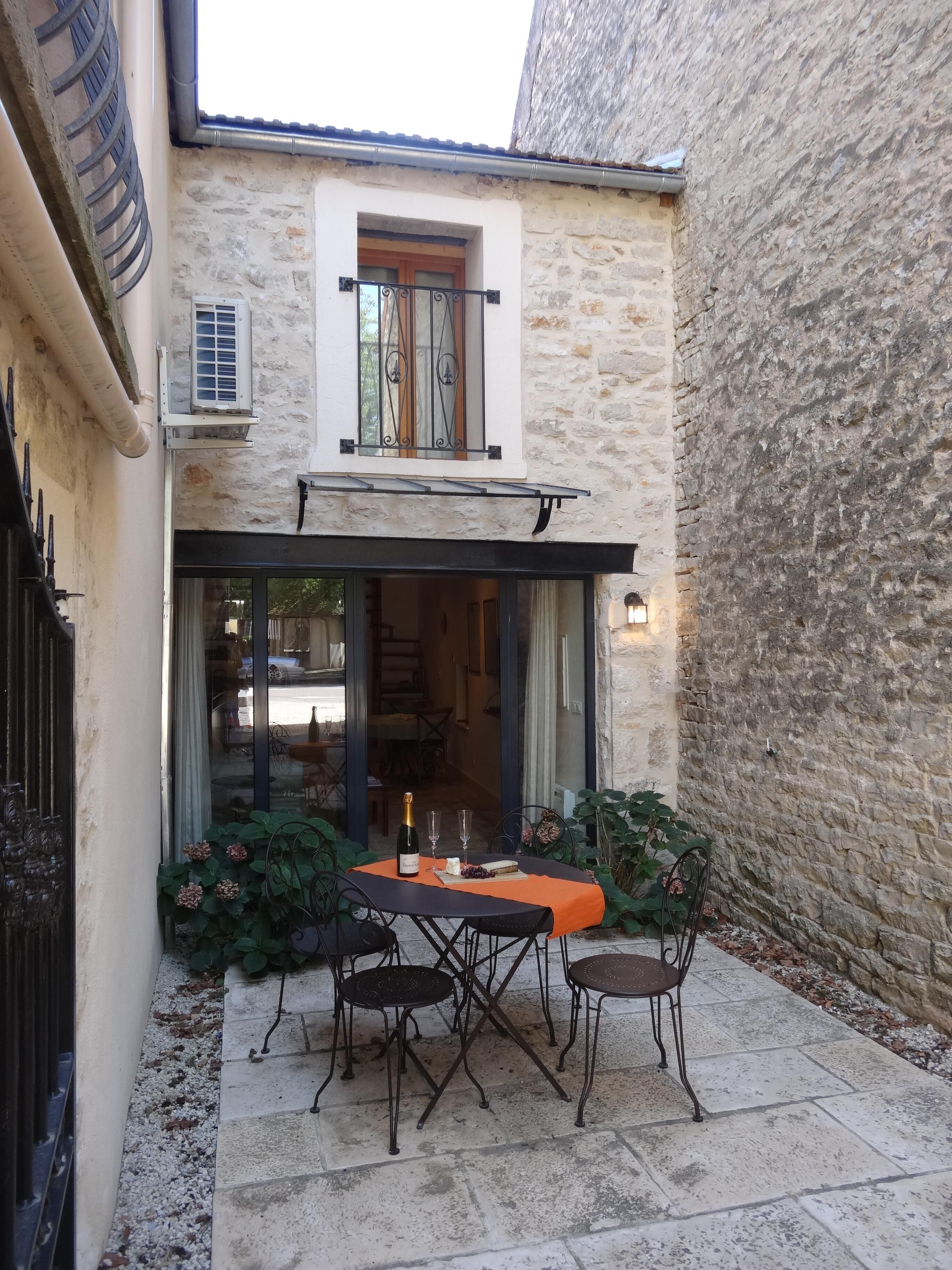 The Mews, Puligny-Montrachet. Comfort, charm, cheerful, restored Barn, sleeps 2.