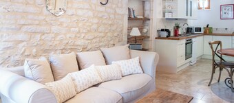 The Mews, Puligny-Montrachet. Komfort, sjarm, munter, restaurert låven, sover to.