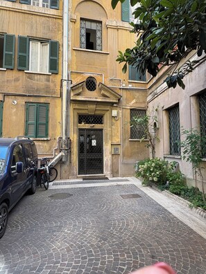 Exterior - Fully equipped and comfortable vacation home in the heart of Rome for 2 or 3 people (Roma)
