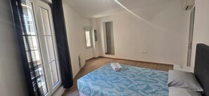 1 bedroom, WiFi - Renovated, two-room flat with air-conditioned, Vernet district, in city centre (Avignon)
