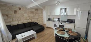 Interior - Renovated, two-room flat with air-conditioned, Vernet district, in city centre (Avignon)
