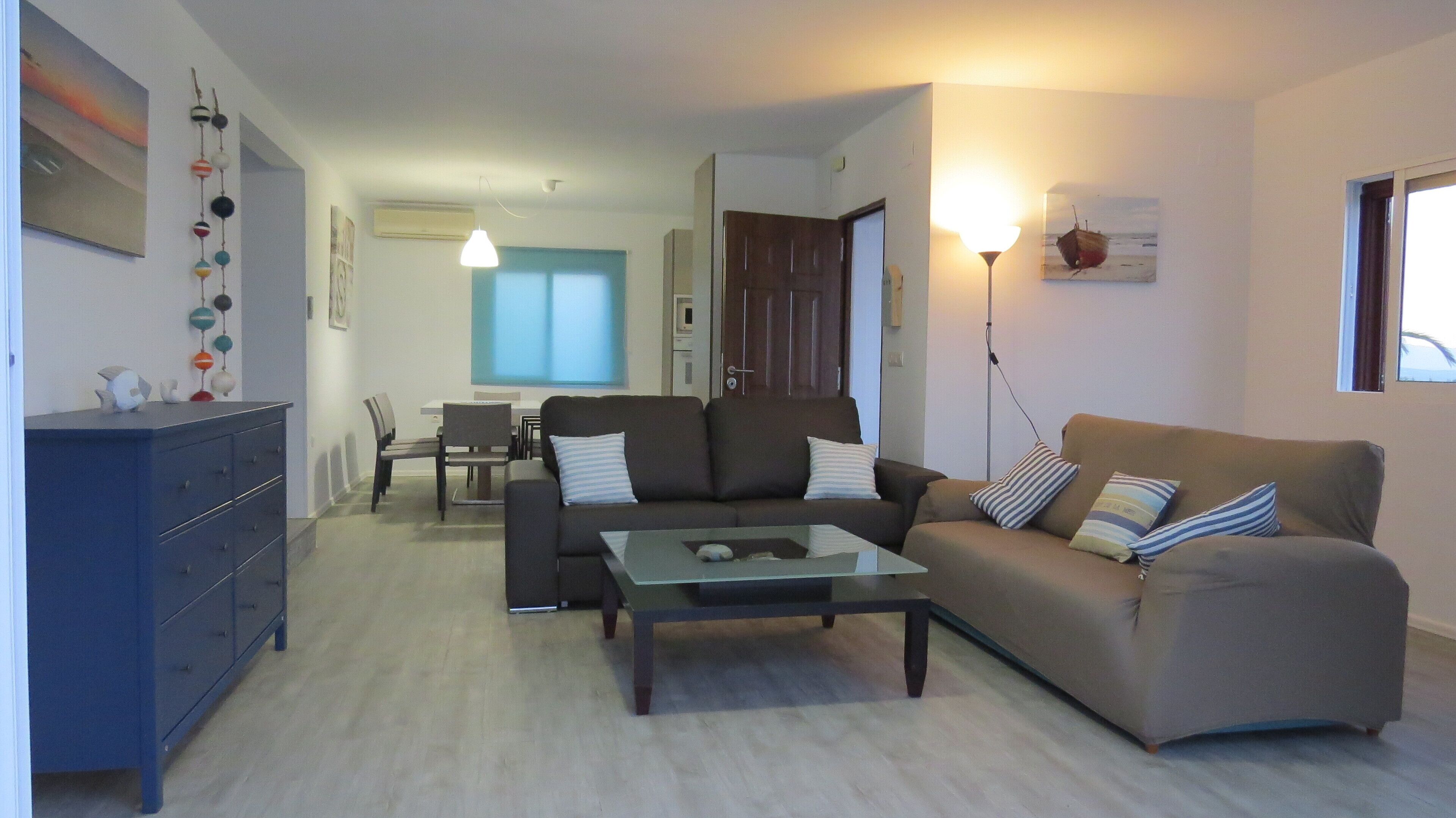 Detached villa for 8 people with wifi and outdoor jacuzzi, with direct sea views