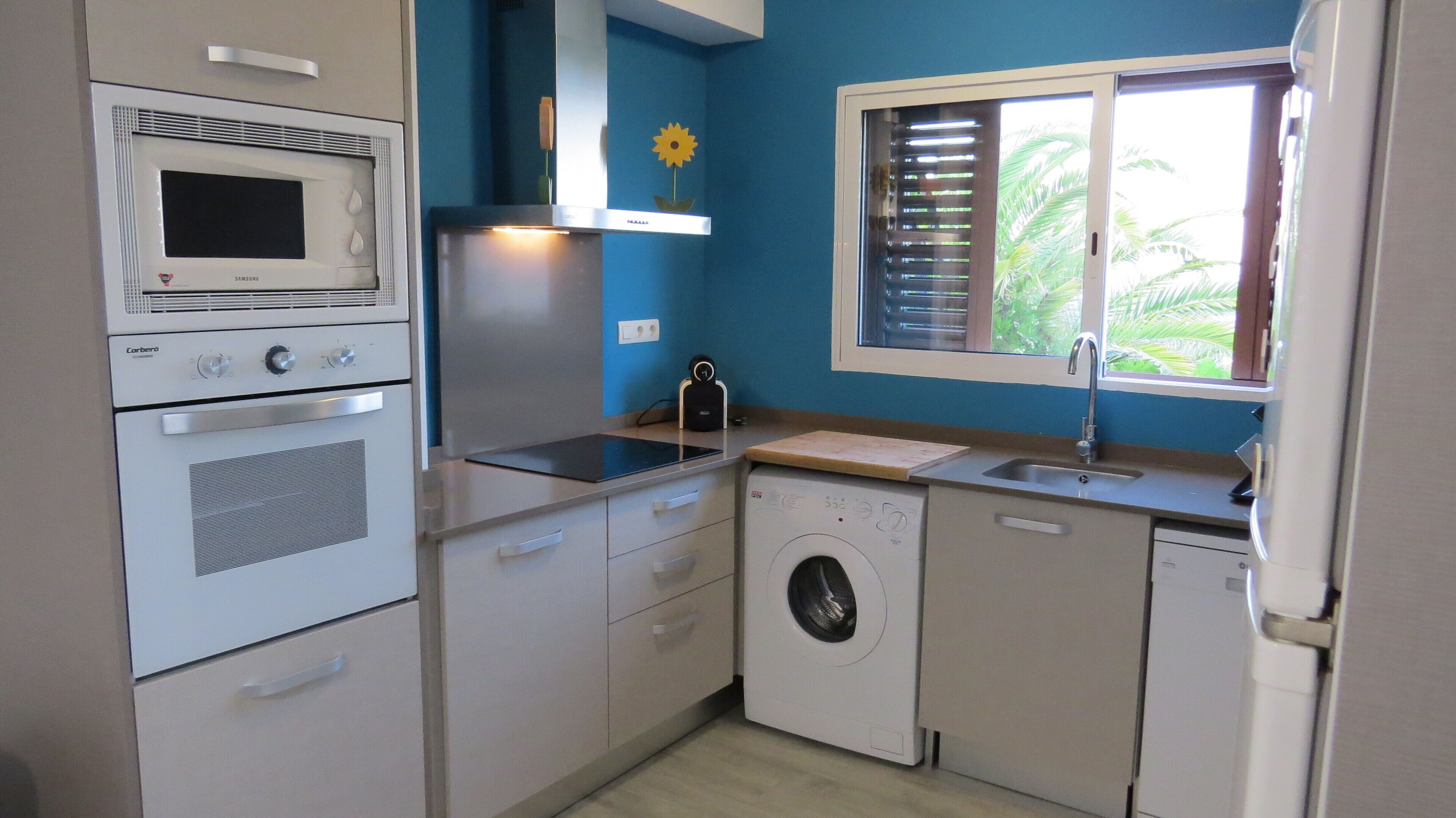 Detached villa for 8 people with wifi and outdoor jacuzzi, with direct sea views