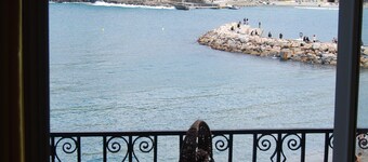 Duplex, 6 personnes, balcons sur la baie de Collioure et terrasse, vue unique