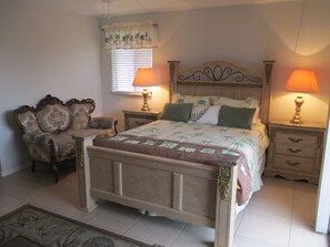 2 bedrooms, iron/ironing board, internet, bed sheets