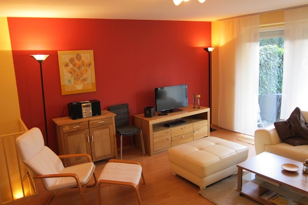 Die gemütliche Leseecke im Wohnzimmer wartet auf Sie!