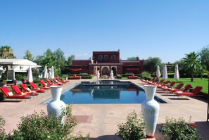 Piscine extérieure, piscine chauffée
