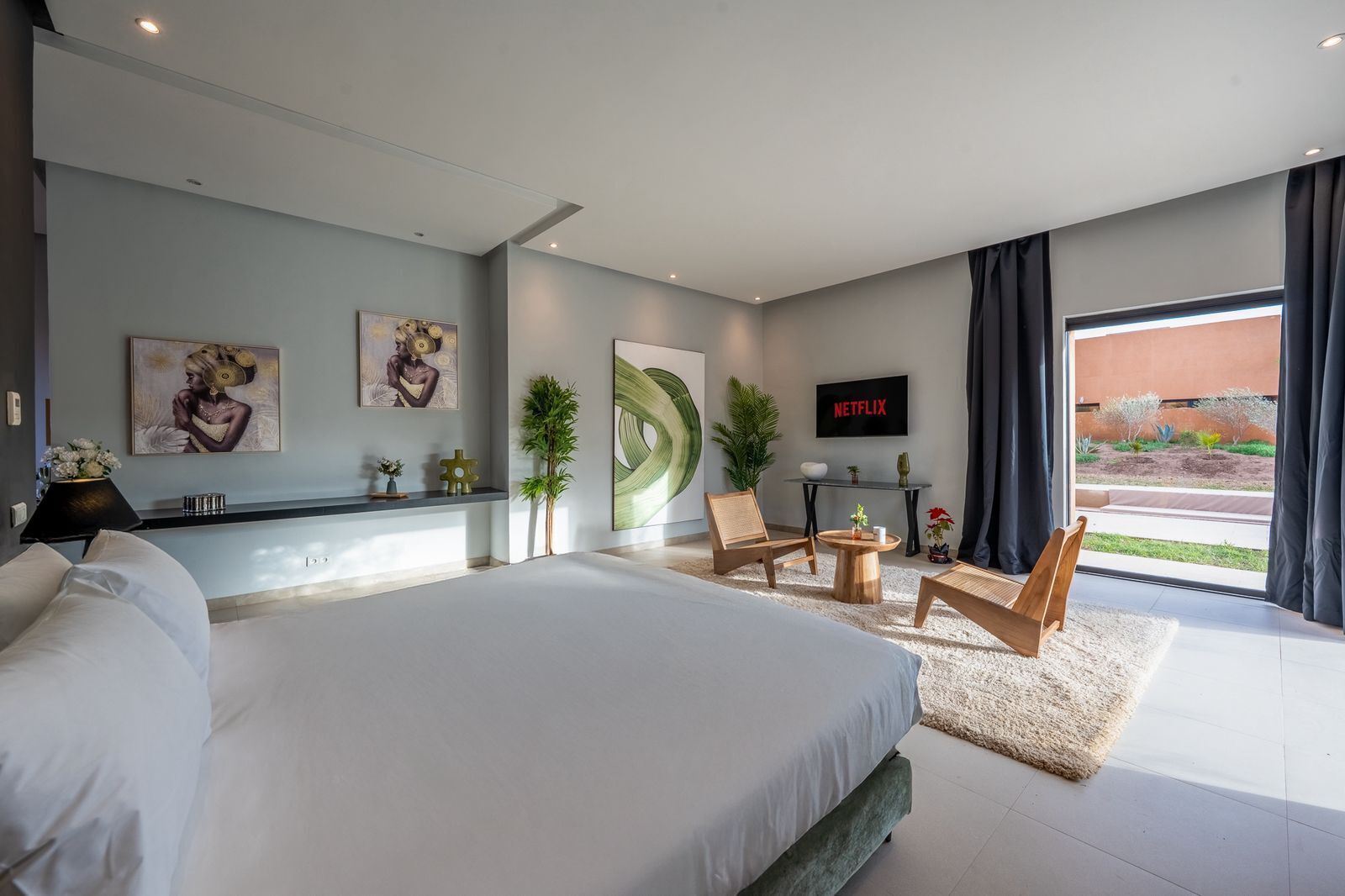 27 bedrooms, in-room safe, iron/ironing board, WiFi (free)