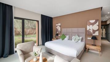27 bedrooms, in-room safe, iron/ironing board, WiFi (free)