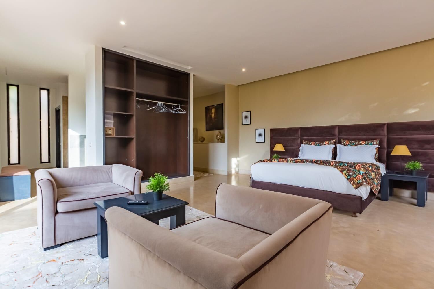 10 bedrooms, in-room safe, iron/ironing board, free WiFi