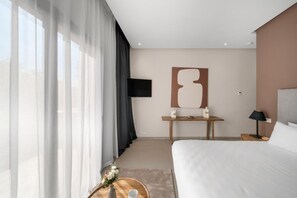 27 bedrooms, in-room safe, iron/ironing board, WiFi (free)
