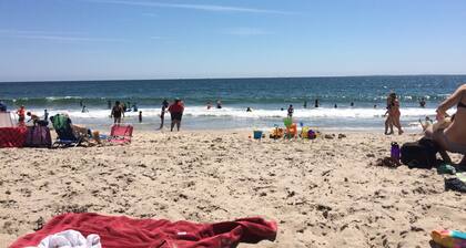 Casa de playa, 4 hab. 2 baños, sala de sol, terraza grande, parque como configuración W / Ctrl. C.A.