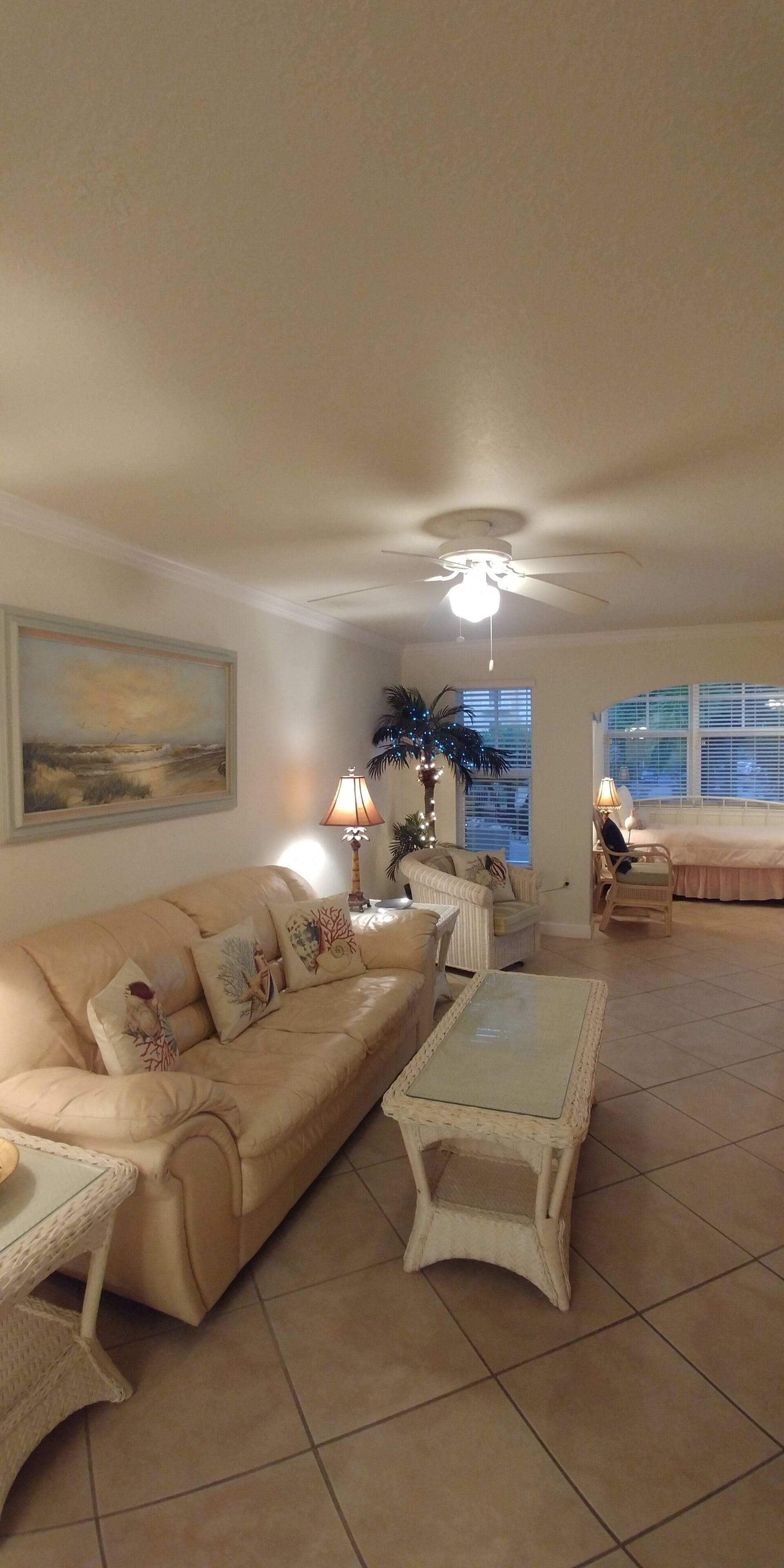 Cozy Beach Getaway Great Specials!! Call today!!