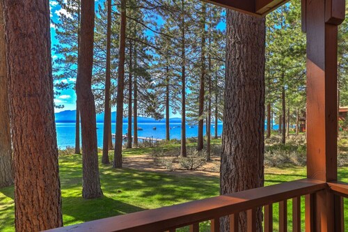 Lakefront Townhome | Prvt Beach & Decks | Sleeps 6