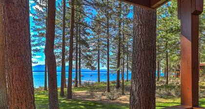 Lakefront Townhome | Prvt Beach & Decks | Sleeps 6