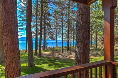 Lakefront Townhome | Prvt Beach & Decks | Sleeps 6