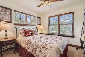 3 quartos, ferros/tábuas de passar roupa, Wi-Fi, roupa de cama