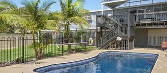 Hibiscus Close Beach Front Living