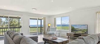 Hibiscus Close Beach Front Living
