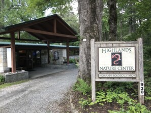 Exterior detail - Highlands Hideaway Two Blocks from Main Street (Highlands)