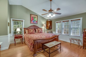 3 bedrooms, iron/ironing board, WiFi, bed sheets - Highlands Hideaway Two Blocks from Main Street (Highlands)